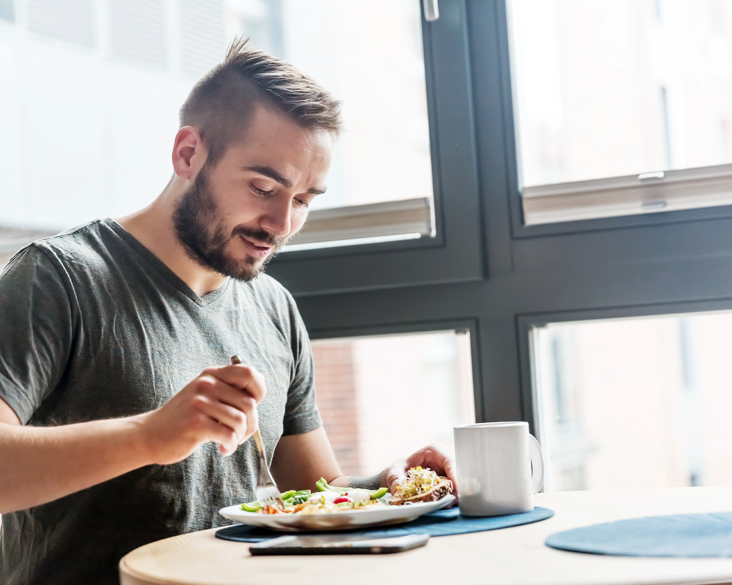 Man Eating Lean Salad and Reading Pur-Pharma Blog